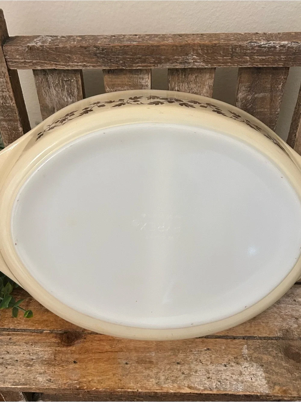 Vintage Pyrex 1 -1/2 qt Divided Serving Baking Dish Gold Leaf Acorn Pattern